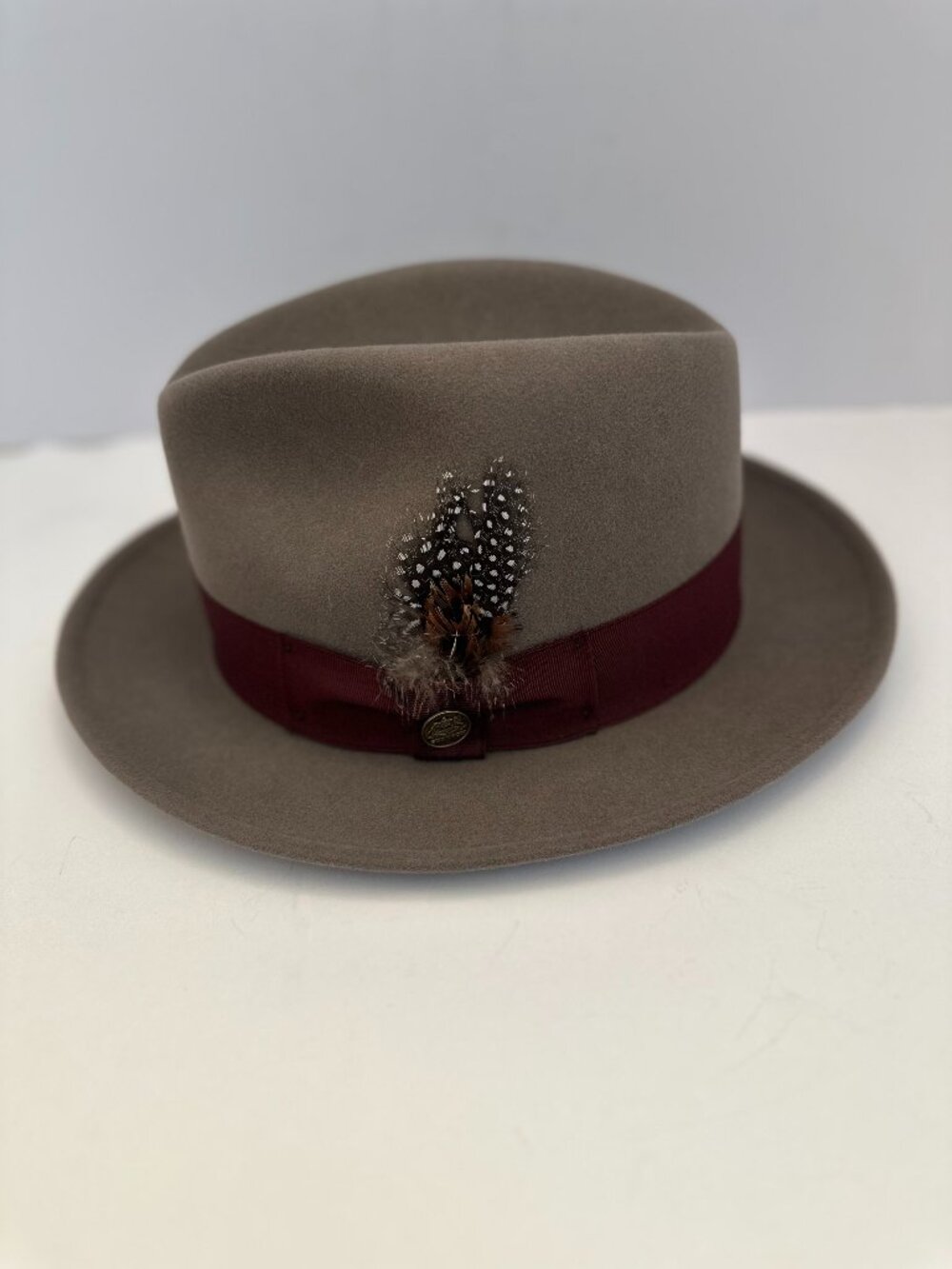 Stetson Handmade Taupe/Burgundy Wool Fedora Hat Size 56/7 Feather Accent USA Mad